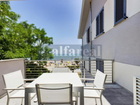 MAYFLOWER terrazza vista mare e posto auto a 50 metri dal mare